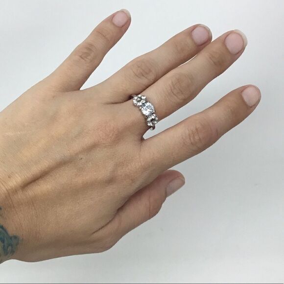 Brilliant Cut Cubic Zirconia Fashion Ring (H15) - Picture 1 of 5